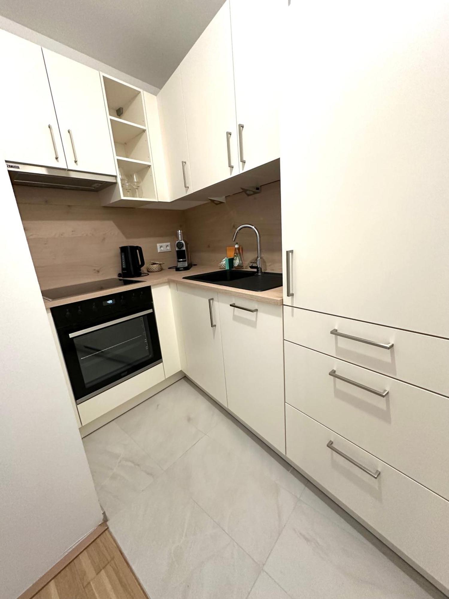 Coho City Apartments Mit Hauseigener Tiefgarage Vienna Luaran gambar